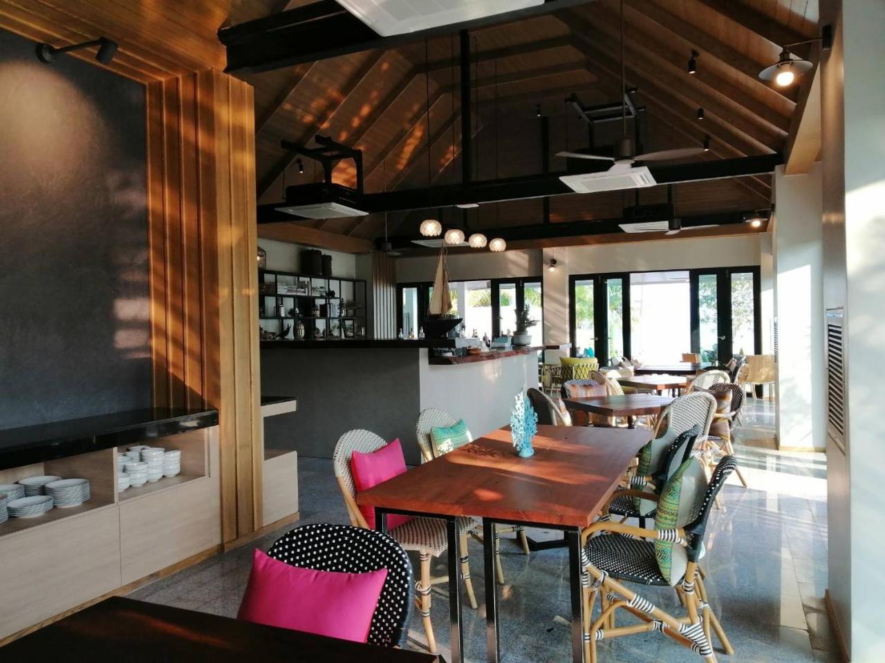 Tungtong Beach Villas Thap Sakae Екстериор снимка